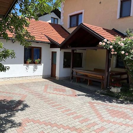 Sweet apartment in Otočac HELENA Buitenkant foto