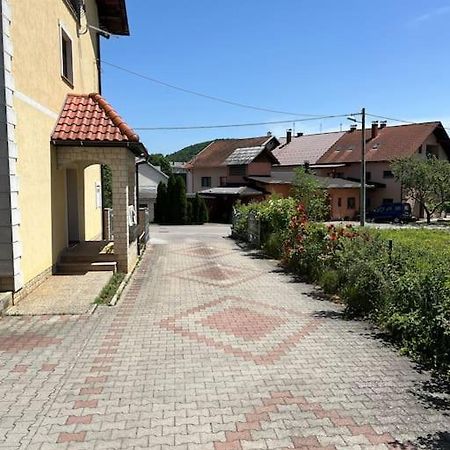 Sweet apartment in Otočac HELENA Buitenkant foto