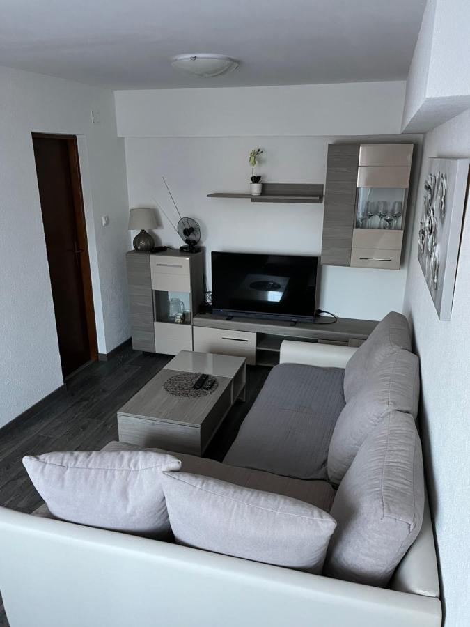 Sweet apartment in Otočac HELENA Buitenkant foto