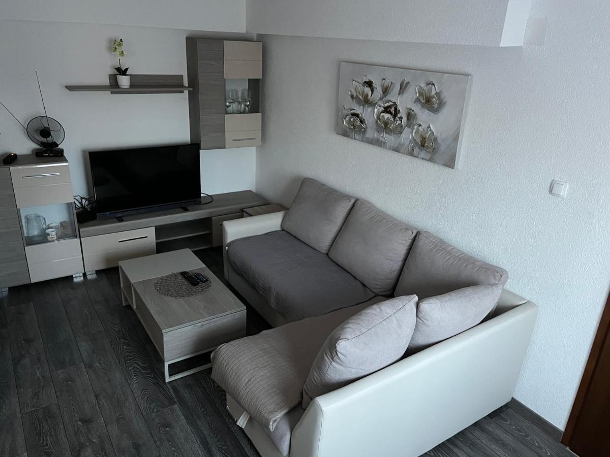 Sweet apartment in Otočac HELENA Buitenkant foto