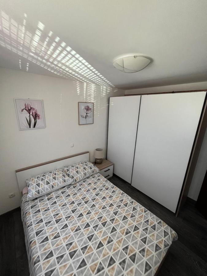 Sweet apartment in Otočac HELENA Buitenkant foto