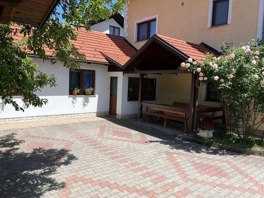 Sweet apartment in Otočac HELENA Buitenkant foto
