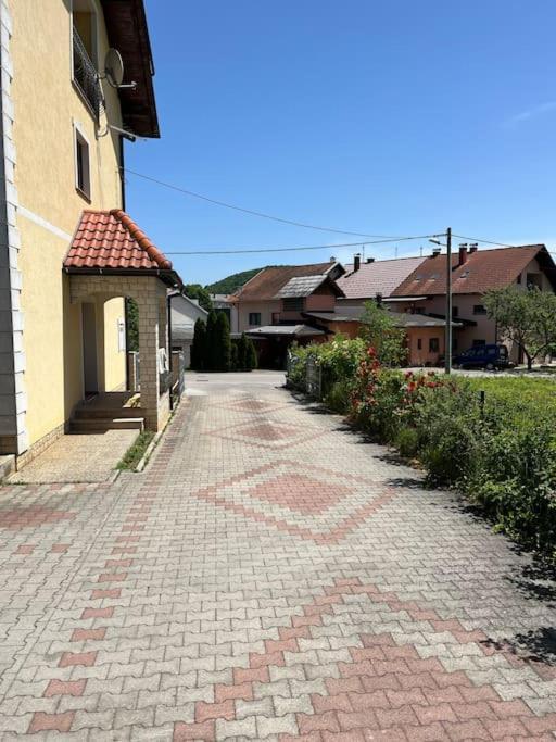 Sweet apartment in Otočac HELENA Buitenkant foto